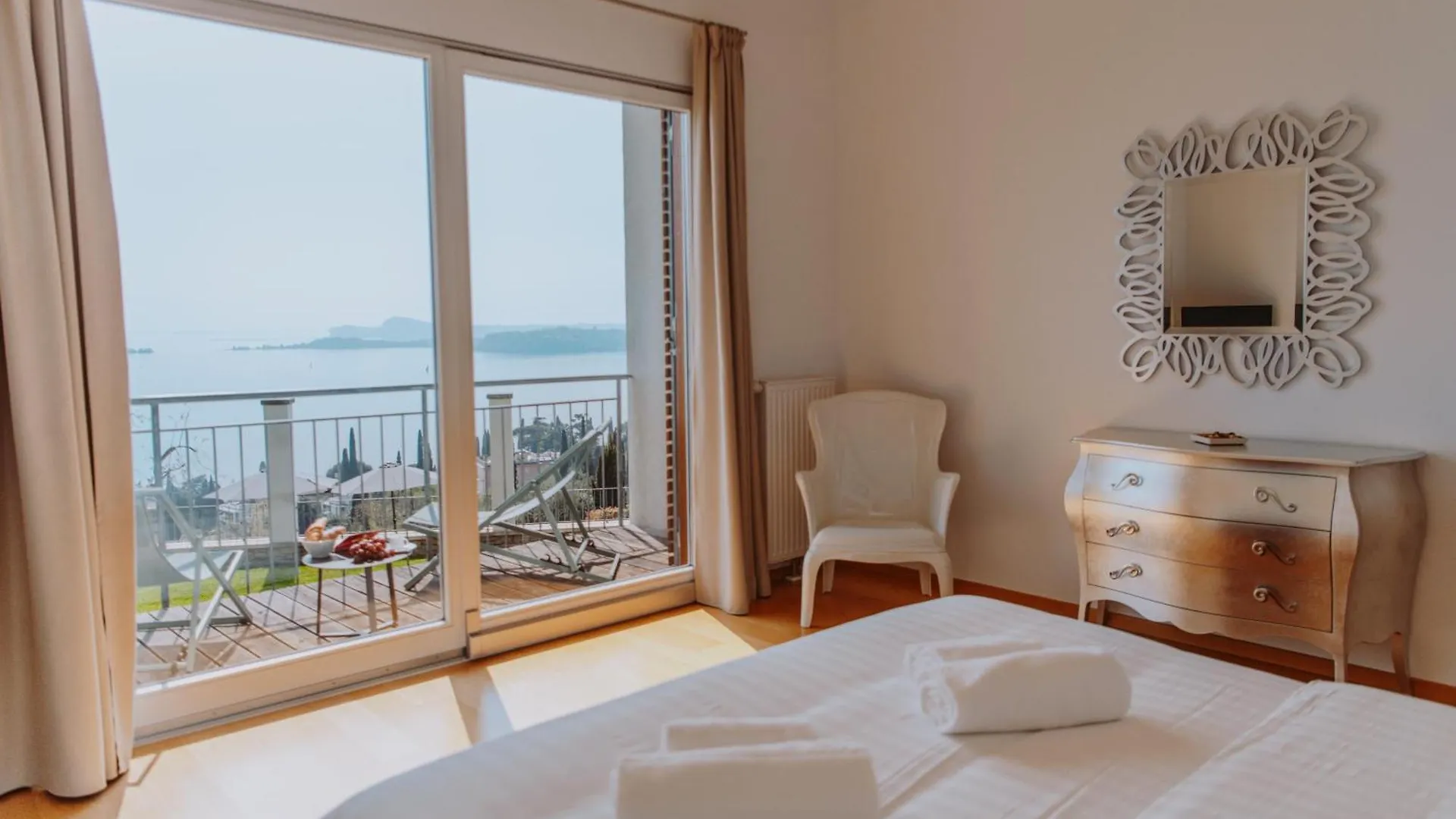 Villa Albachiara, Private Luxury Villa With Private Pool And Lake View Gardone Riviera