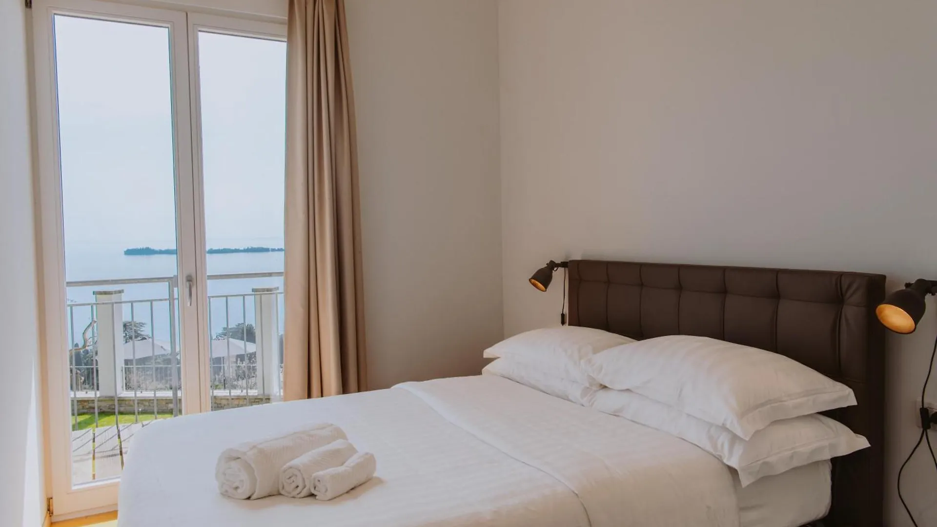 Villa Albachiara, Private Luxury Villa With Private Pool And Lake View Gardone Riviera